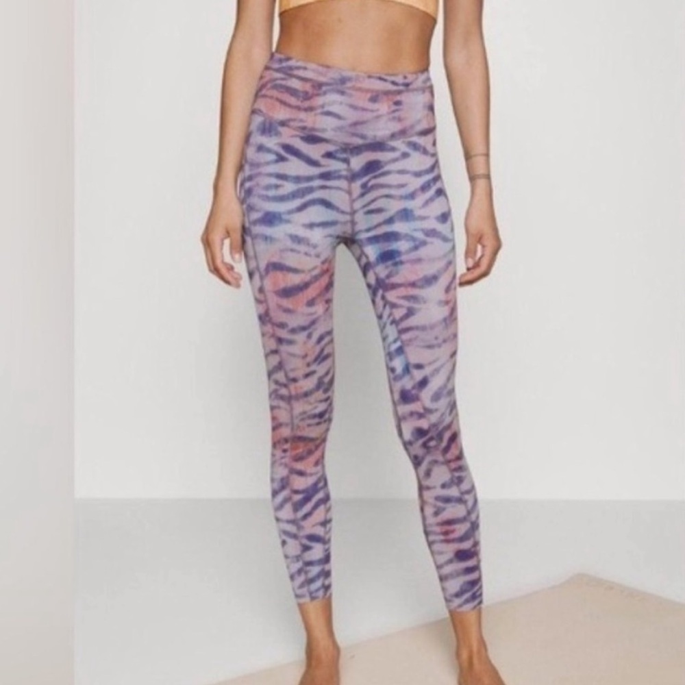 Free People Beat The Heat Zebra Colorful reversible leggings size small - Picture 5 of 13